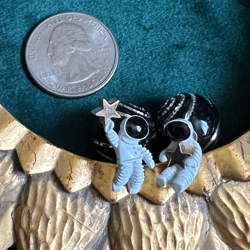 🔥3/$30 Astronaut stud earrings with bauble backing